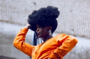 黑人美女爆炸头发型图片