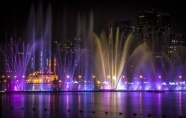城市夜晚喷泉景观图片