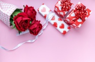 玫瑰花和礼物图片