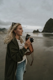 海滩摄影师美女图片
