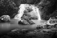 山水瀑布黑白图片