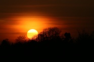 傍晚太阳下山图片
