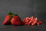 红色草莓水果摄影图片