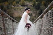 美女吊桥婚纱摄影图片