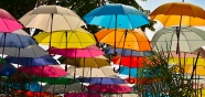 彩色雨伞天幕装饰图片