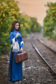 蓝色长袖旗袍裙美女图片