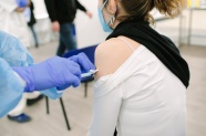 新冠疫苗接种打针图片