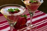 马丁尼草莓鸡尾酒图片