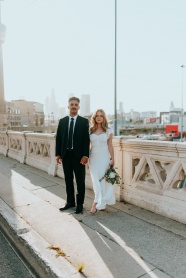 欧洲桥上情侣写真图片