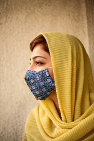 戴口罩的阿富汗美女图片