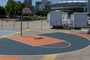 室外篮球场图片