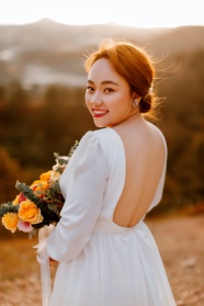 新娘露背礼服图片