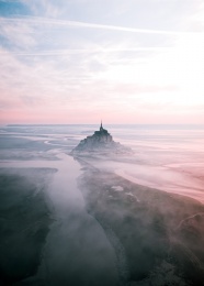 雾气朦胧城堡建筑图片