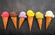 彩色甜筒冰激凌图片