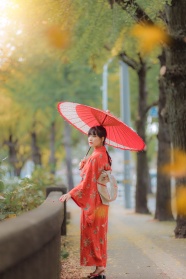 日本红色和服美女图片