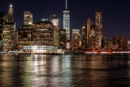 海滨城市繁华建筑夜景图片