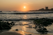 黄昏下海浪沙滩风景图片