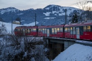 冬季火车行驶图片