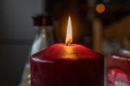 黑暗红蜡烛火焰图片