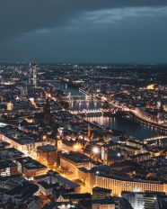繁华欧洲城市建筑夜景图片