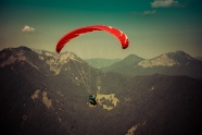 深山降落伞极限运动图片
