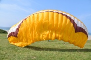 滑翔伞降落地面图片