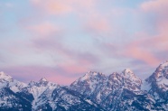 黄昏雪山山脉风景图片