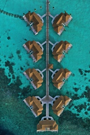 热带海岛度假屋鸟瞰图