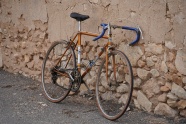 破旧老式自行车图片