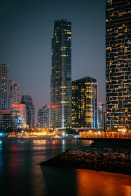 繁华江滨城市建筑夜景图片