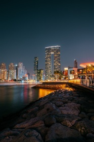 现代繁华都市建筑夜景图片