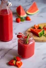 西瓜草莓水果酱汁图片