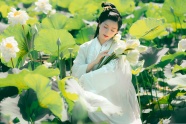 夏日荷塘古风美女图片