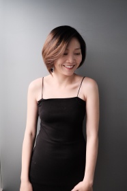 亚洲黑色吊带裙性感美女图片