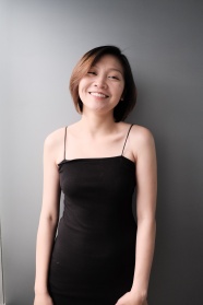 亚洲性感黑色小吊带裙美女图片