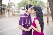 排球场接吻情侣图片