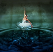 水中芭蕾舞美女图片