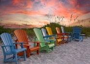 黄昏沙滩彩色沙滩椅图片