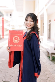 越南美女毕业学士照图片