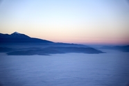 唯美云雾缭绕山脉风光摄影图片
