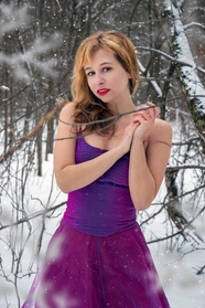 冬季时尚森林风美女人体模特图片