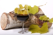 木头葡萄叶葡萄酒酒杯图片