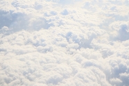 白色卷积云大气层天空图片