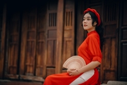 红色奥黛旗袍古典美女图片
