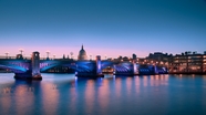 伦敦旺兹沃思桥夜景图片