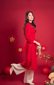 春节越南美女红色喜气写真图片