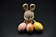 复活节彩蛋毛绒兔子图片