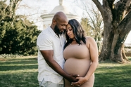 非裔美国人夫妇孕期写真图片