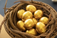 复活节金色彩蛋图片
