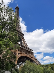夏日巴黎埃菲尔铁塔建筑图片